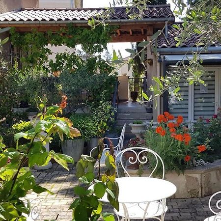 Maison D'Hotes Et Roulotte" Le 6 Bis" Romans-sur-Isère Екстериор снимка